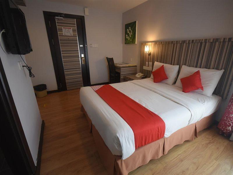 โอโย 985 โฮเต็ล นูร์ Hotel มีรี ภายนอก รูปภาพ