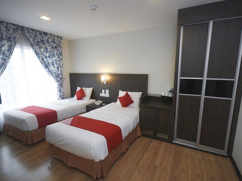 โอโย 985 โฮเต็ล นูร์ Hotel มีรี ภายนอก รูปภาพ