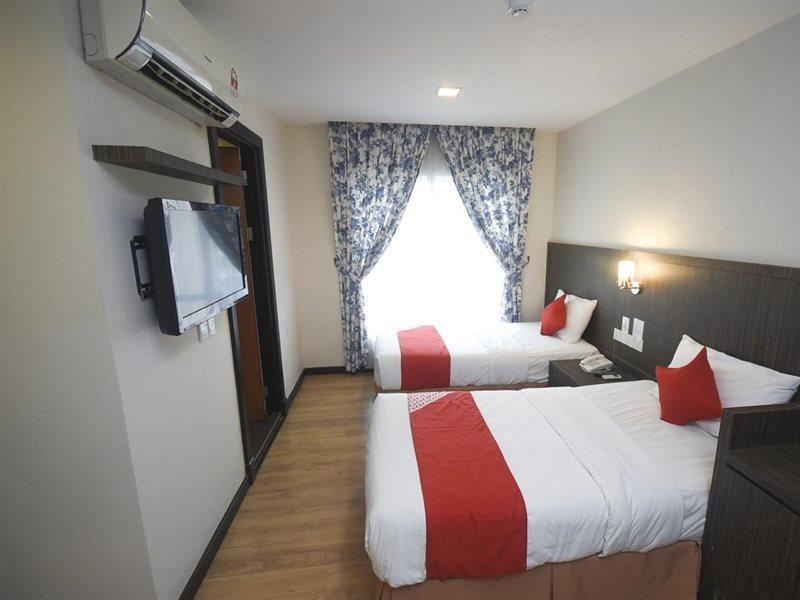 โอโย 985 โฮเต็ล นูร์ Hotel มีรี ภายนอก รูปภาพ
