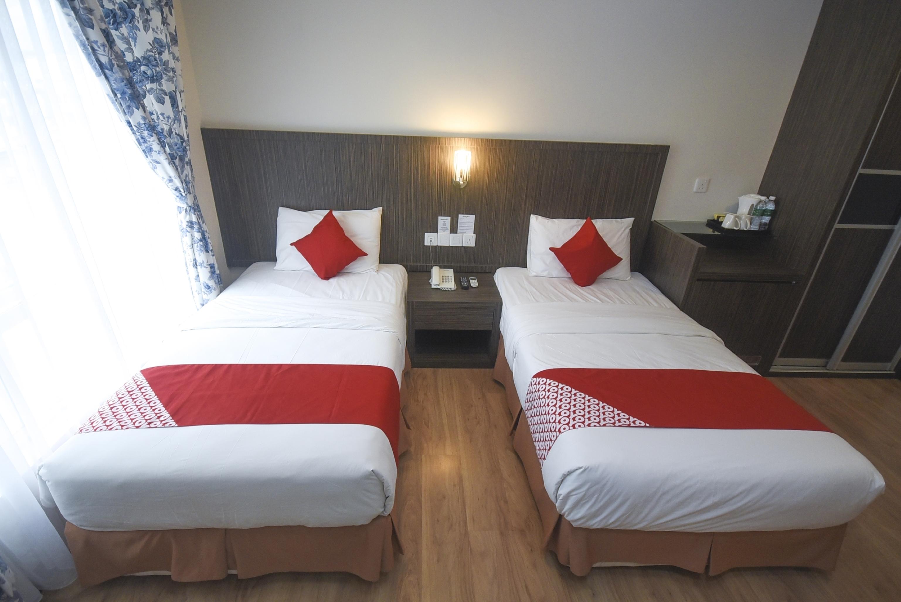 โอโย 985 โฮเต็ล นูร์ Hotel มีรี ภายนอก รูปภาพ