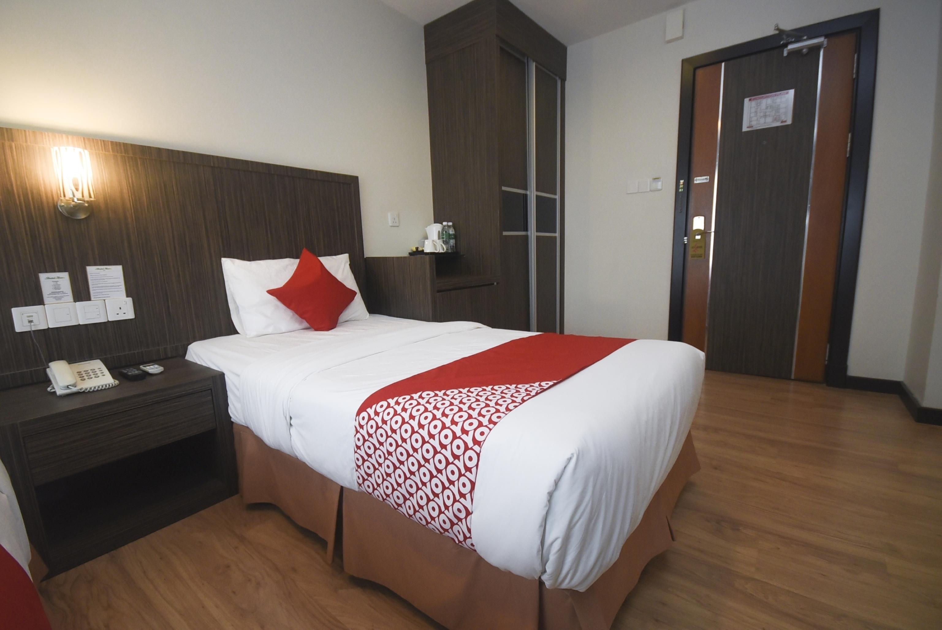 โอโย 985 โฮเต็ล นูร์ Hotel มีรี ภายนอก รูปภาพ