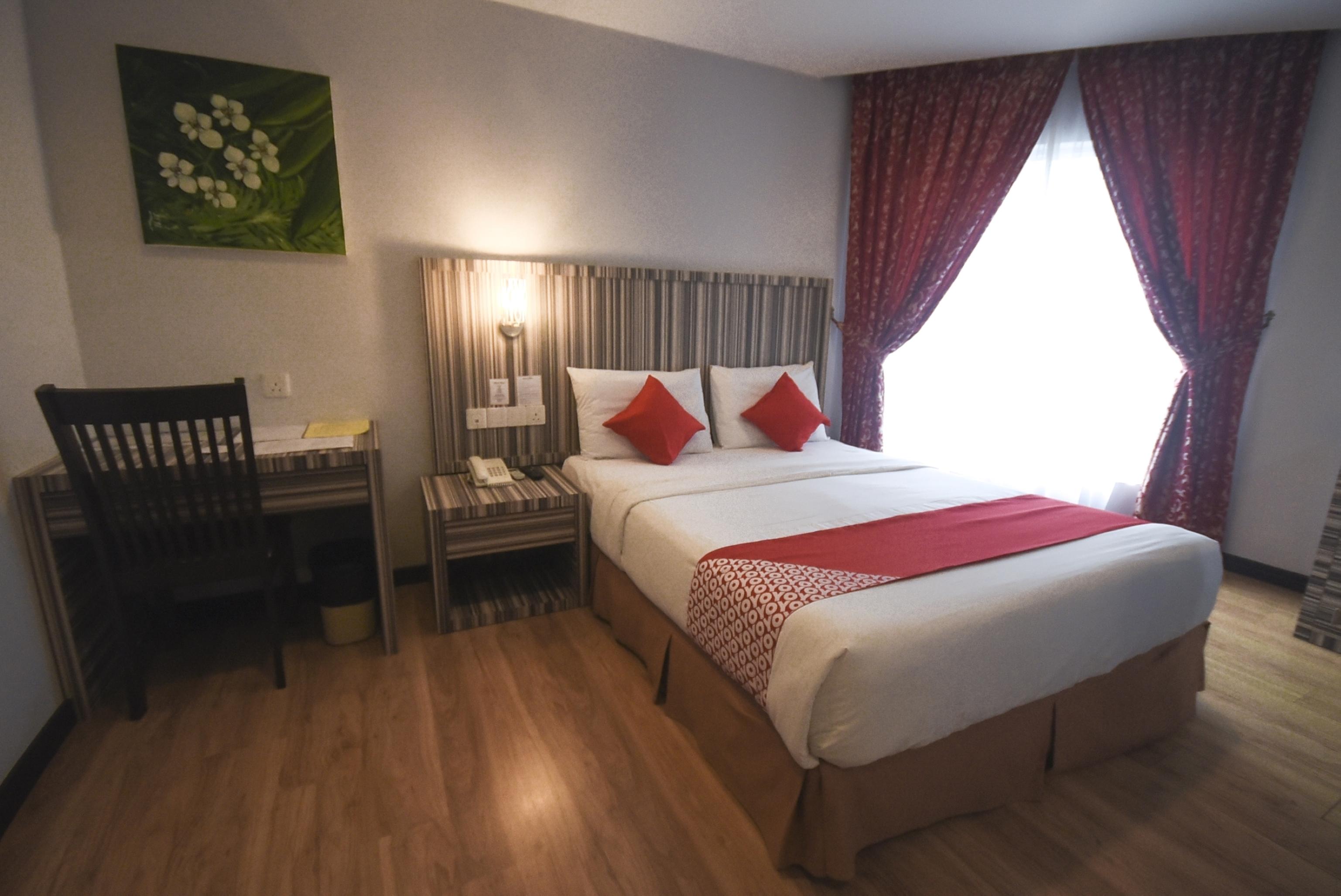 โอโย 985 โฮเต็ล นูร์ Hotel มีรี ภายนอก รูปภาพ