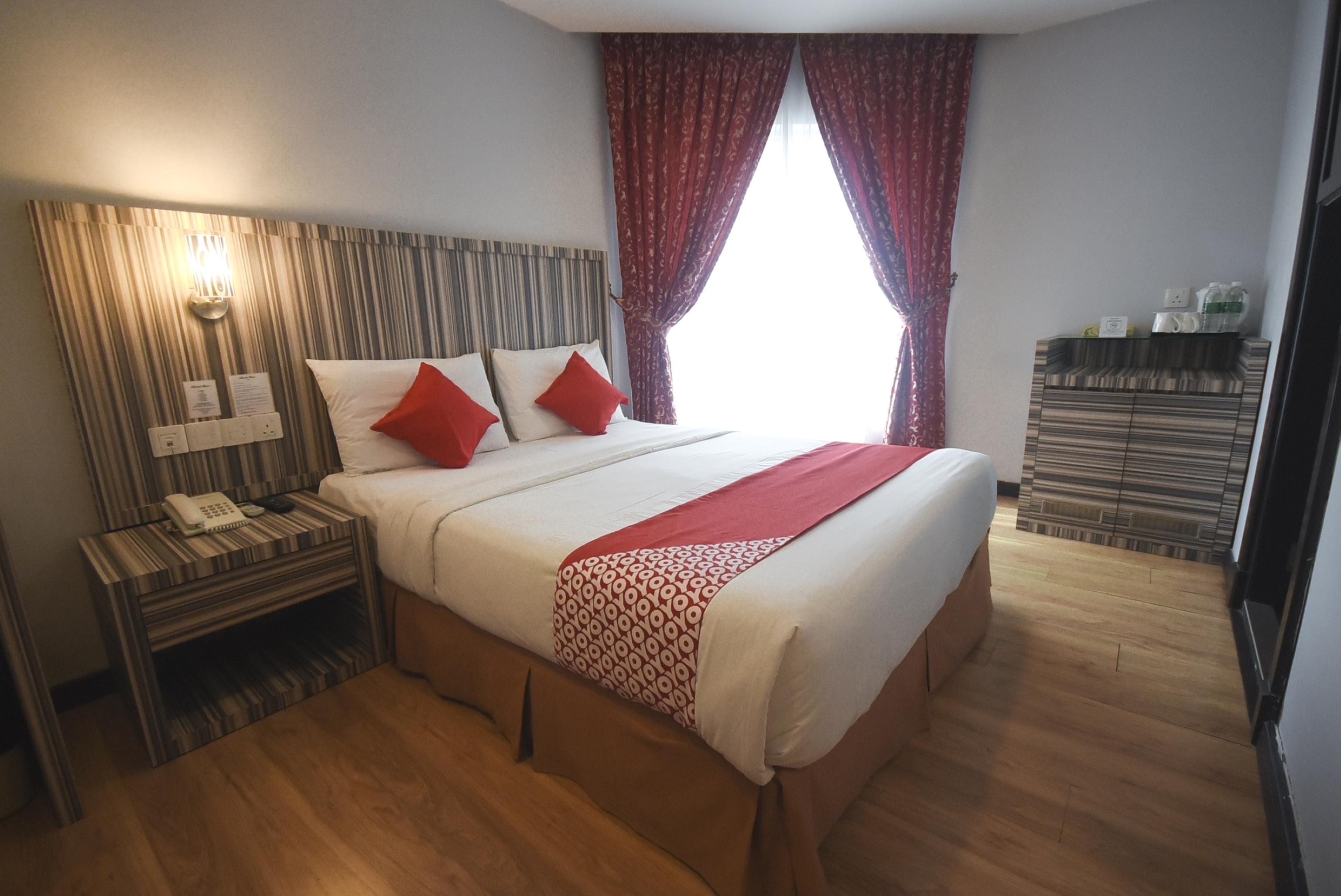โอโย 985 โฮเต็ล นูร์ Hotel มีรี ภายนอก รูปภาพ