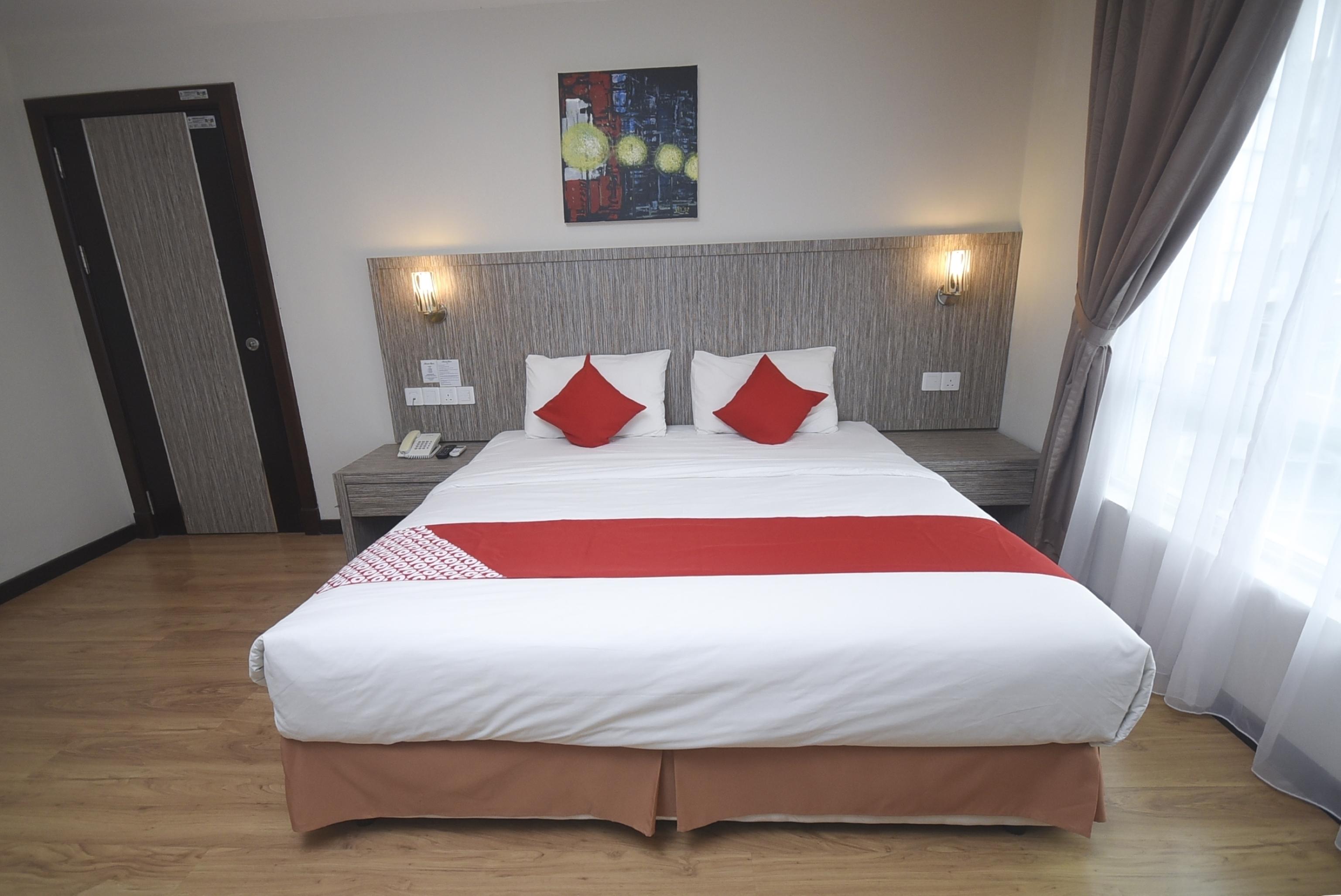 โอโย 985 โฮเต็ล นูร์ Hotel มีรี ภายนอก รูปภาพ