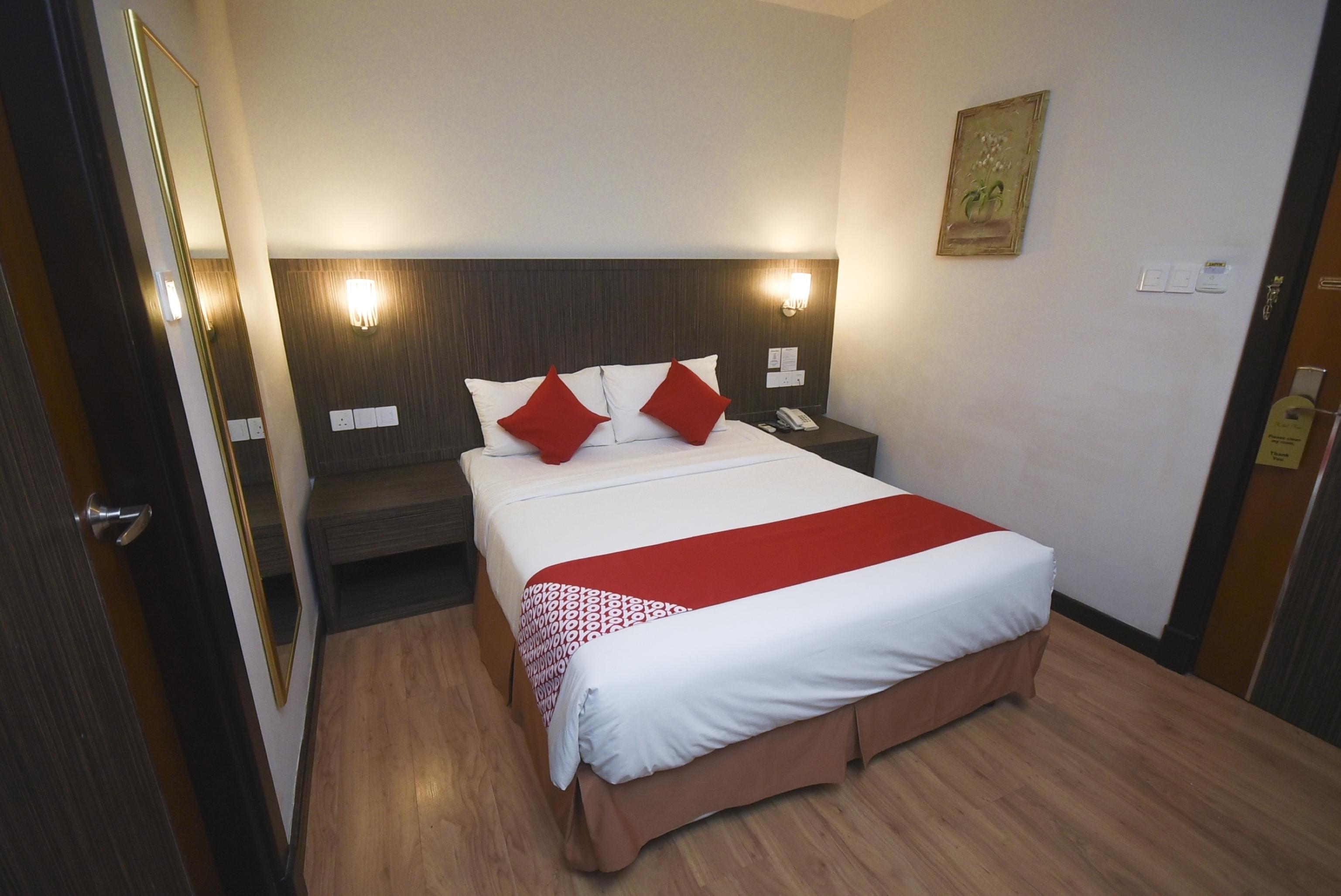 โอโย 985 โฮเต็ล นูร์ Hotel มีรี ภายนอก รูปภาพ