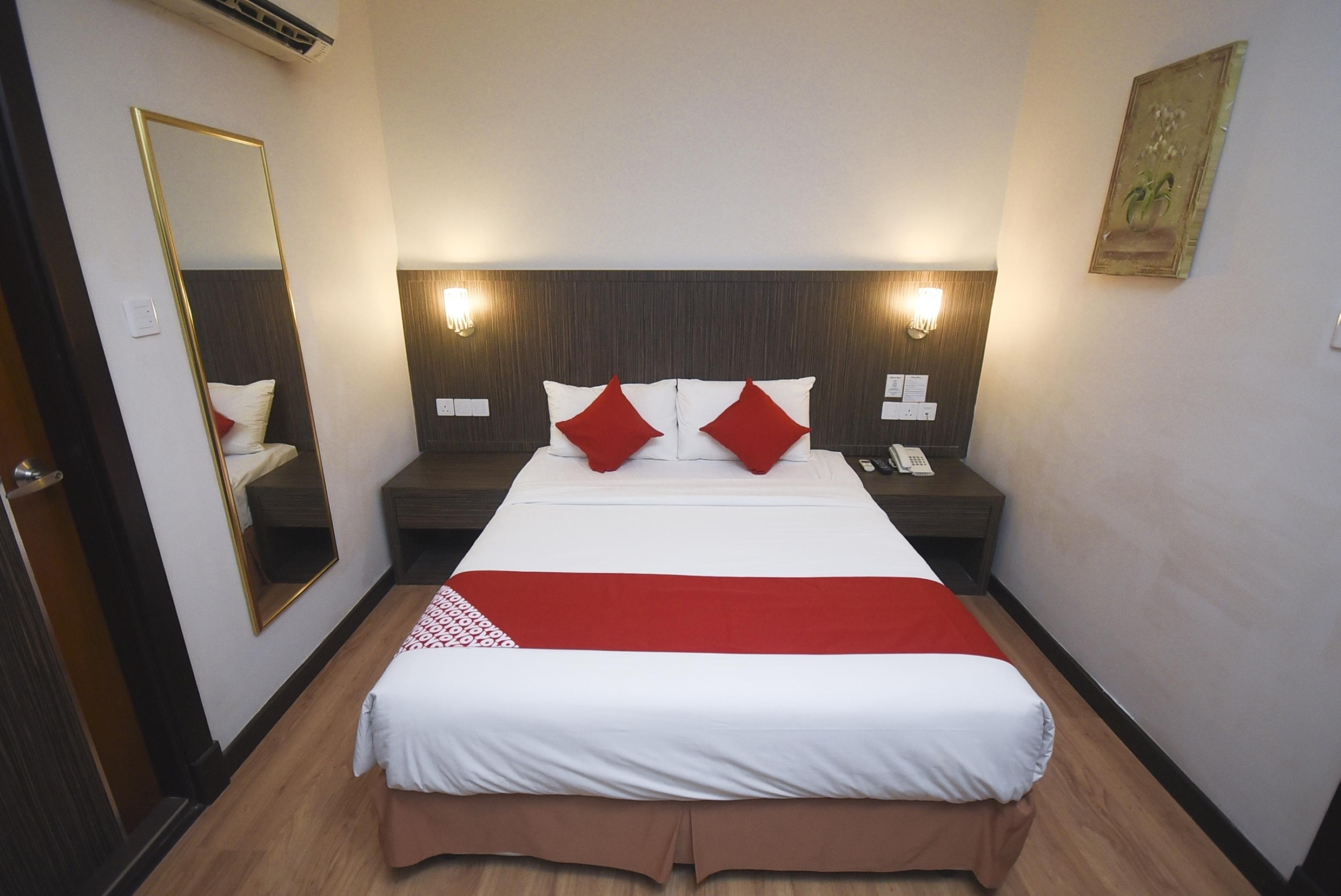โอโย 985 โฮเต็ล นูร์ Hotel มีรี ภายนอก รูปภาพ