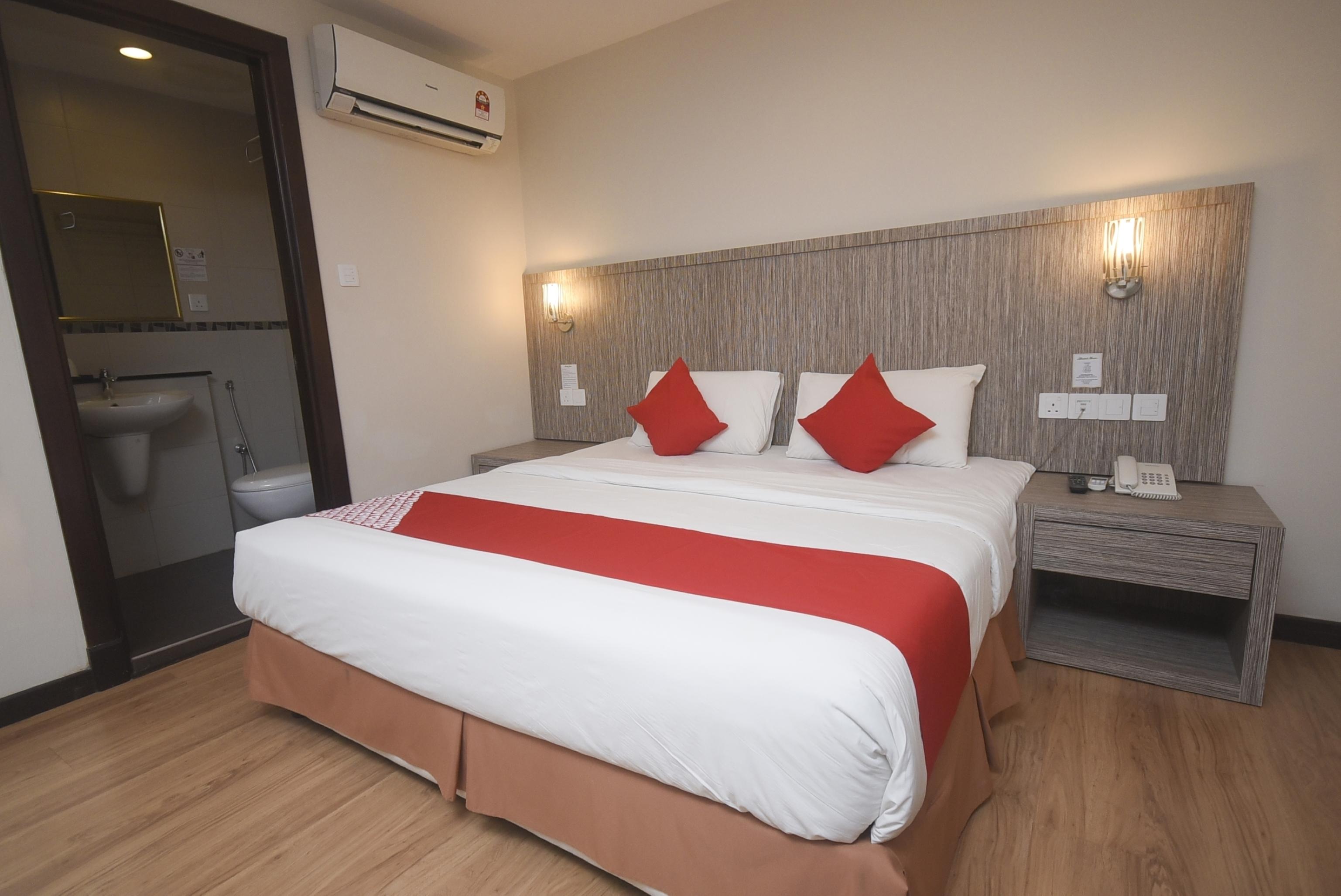 โอโย 985 โฮเต็ล นูร์ Hotel มีรี ภายนอก รูปภาพ