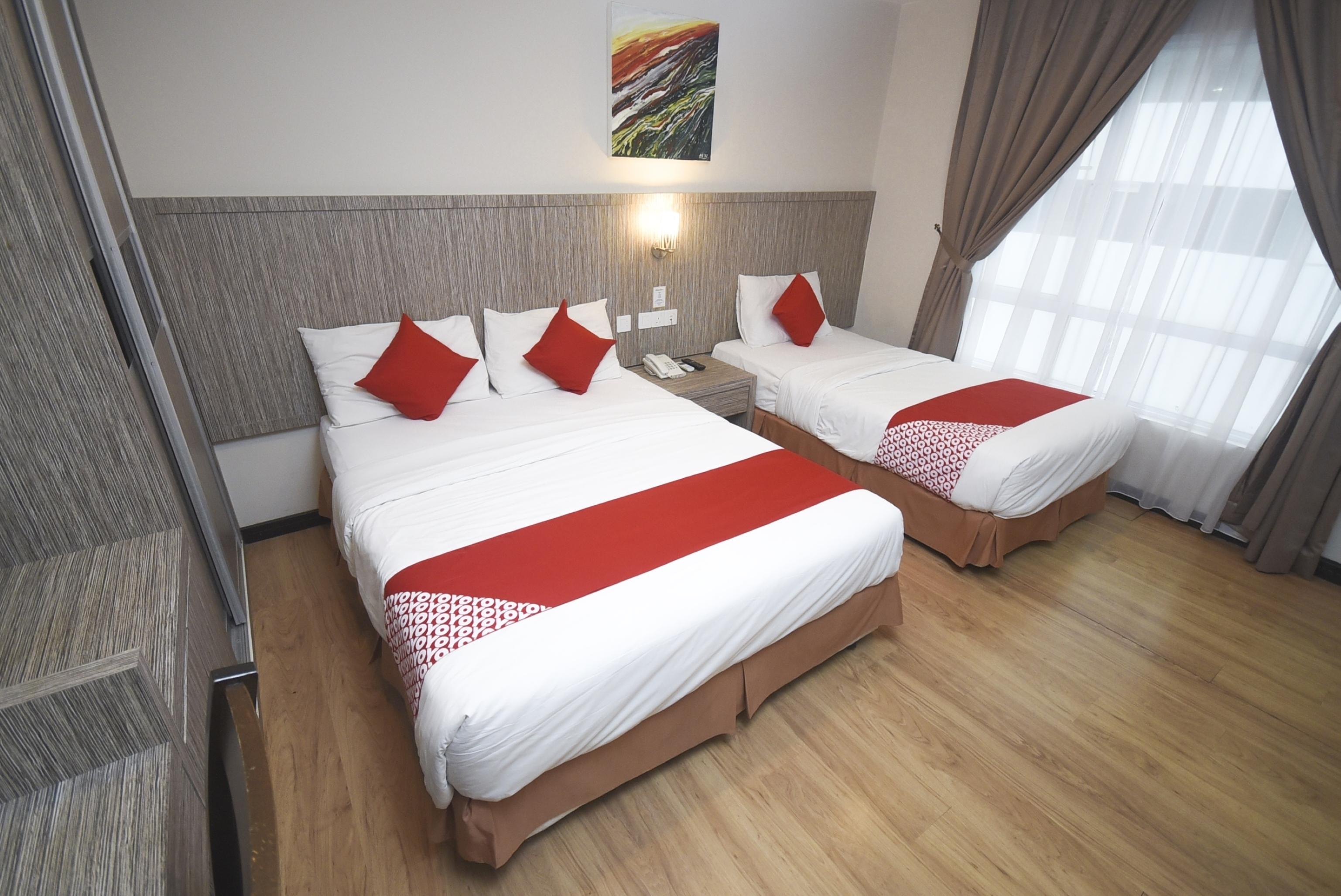 โอโย 985 โฮเต็ล นูร์ Hotel มีรี ภายนอก รูปภาพ