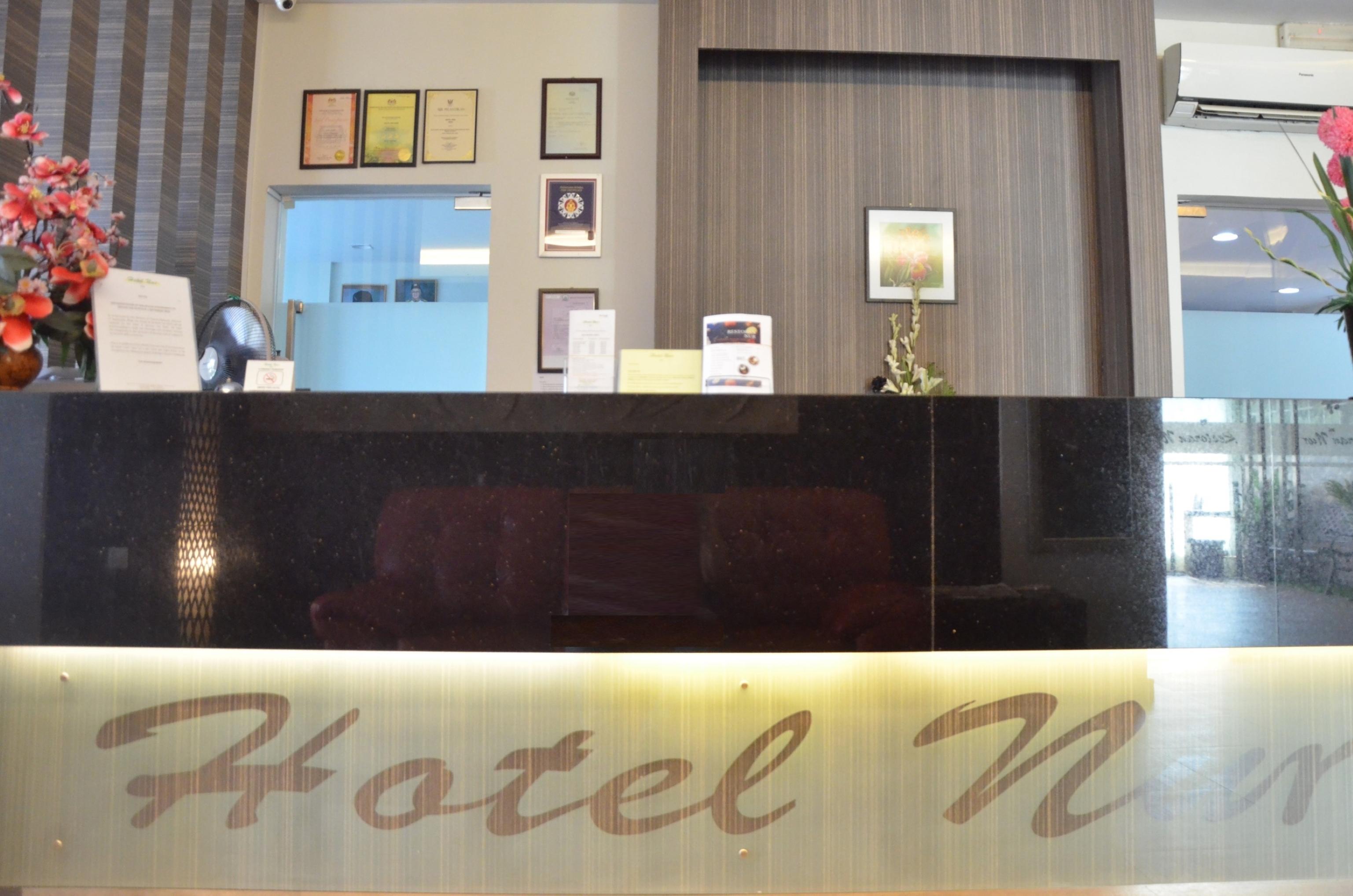 โอโย 985 โฮเต็ล นูร์ Hotel มีรี ภายนอก รูปภาพ