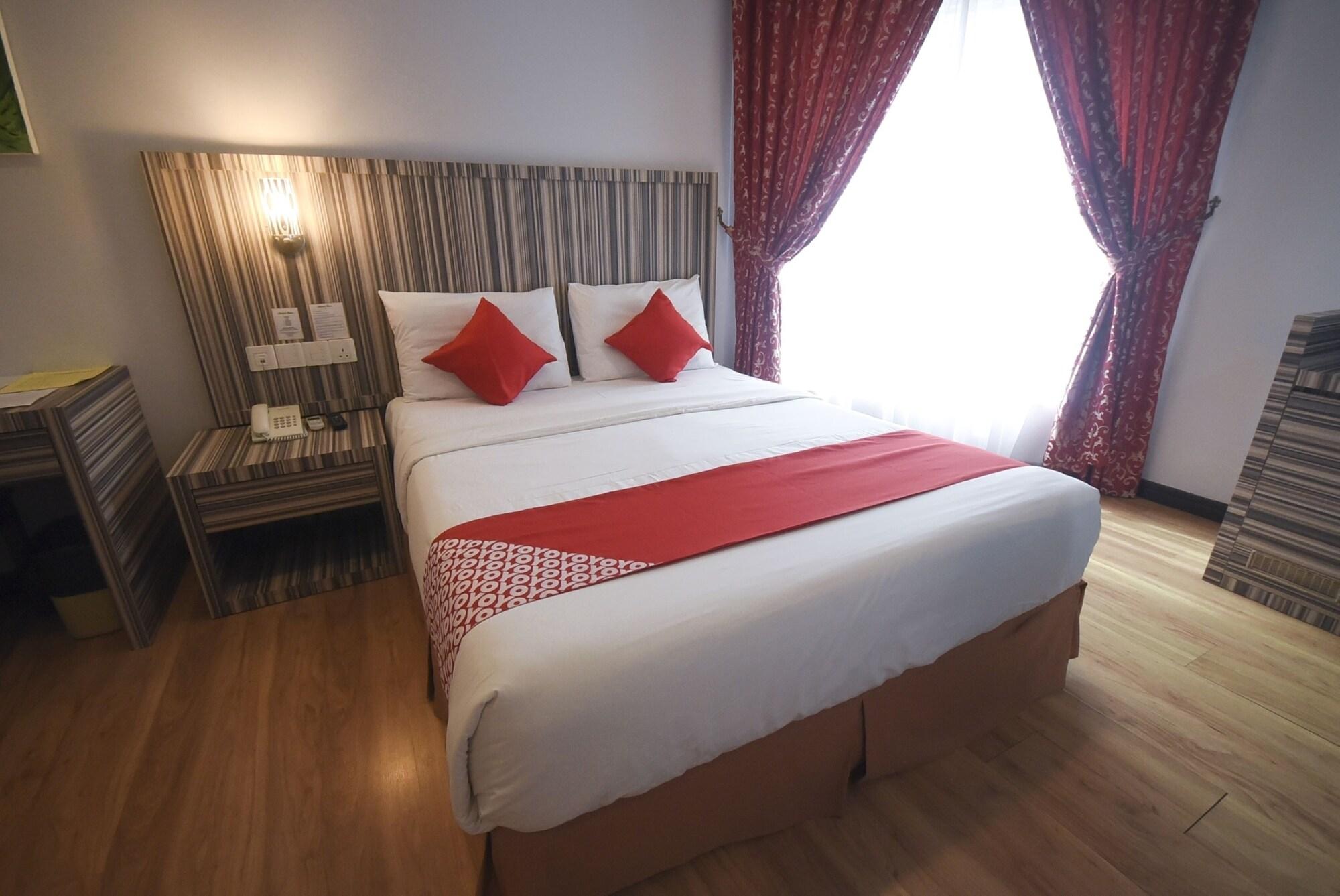 โอโย 985 โฮเต็ล นูร์ Hotel มีรี ภายนอก รูปภาพ