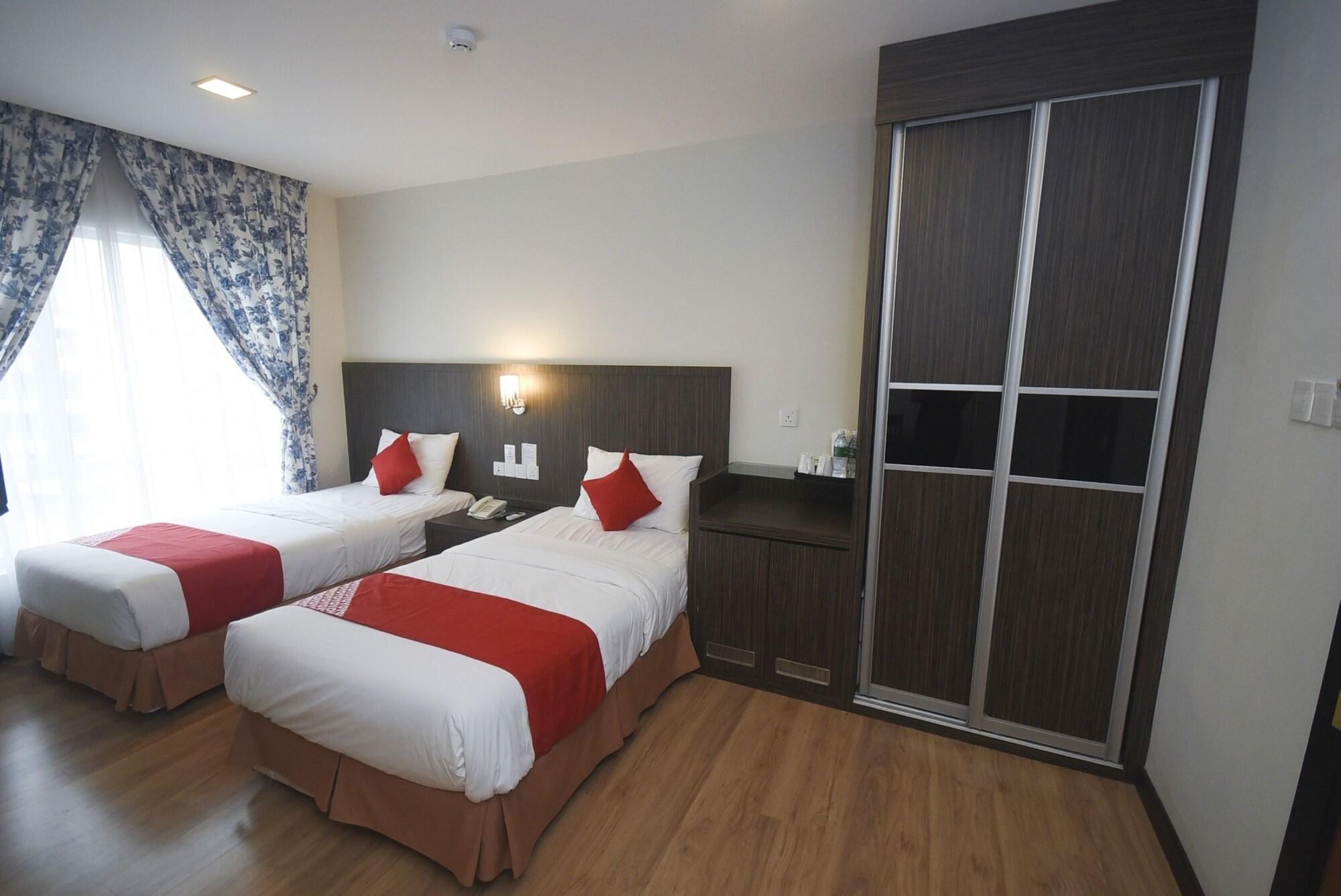 โอโย 985 โฮเต็ล นูร์ Hotel มีรี ภายนอก รูปภาพ