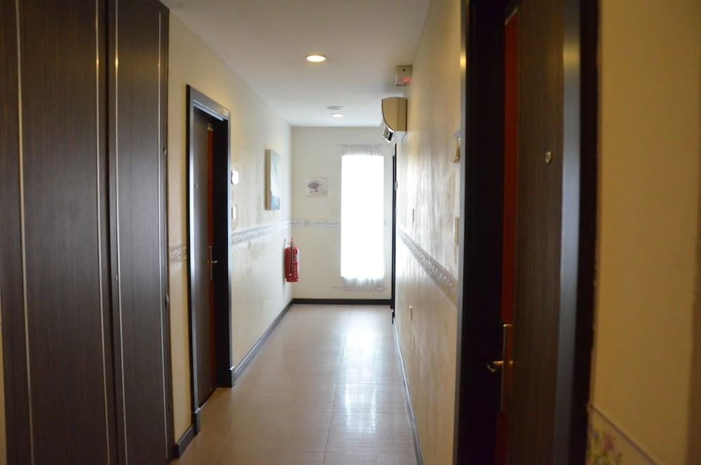 โอโย 985 โฮเต็ล นูร์ Hotel มีรี ภายนอก รูปภาพ