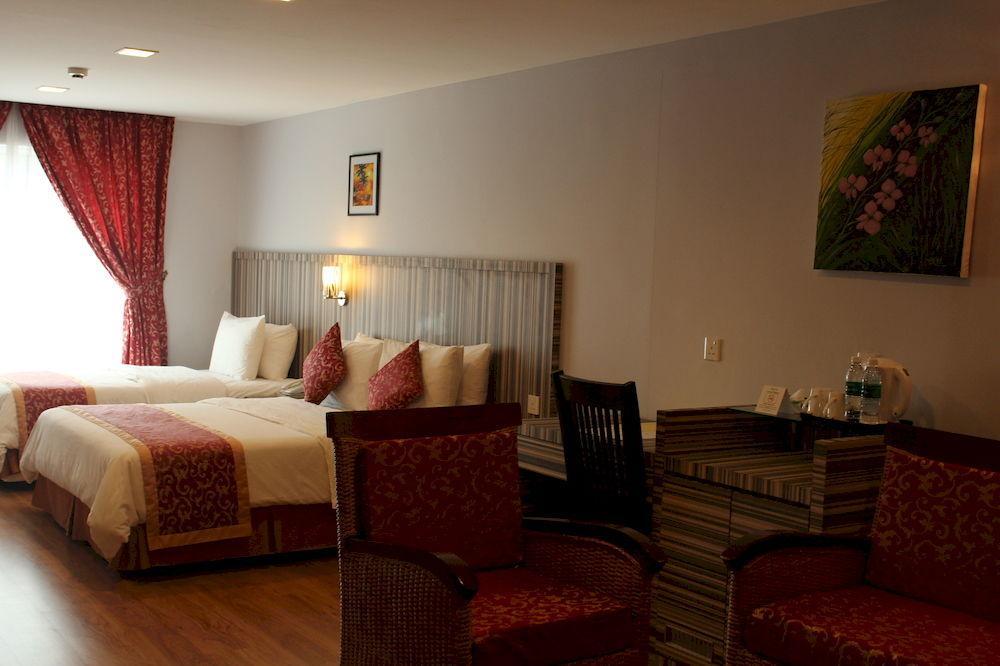โอโย 985 โฮเต็ล นูร์ Hotel มีรี ภายนอก รูปภาพ