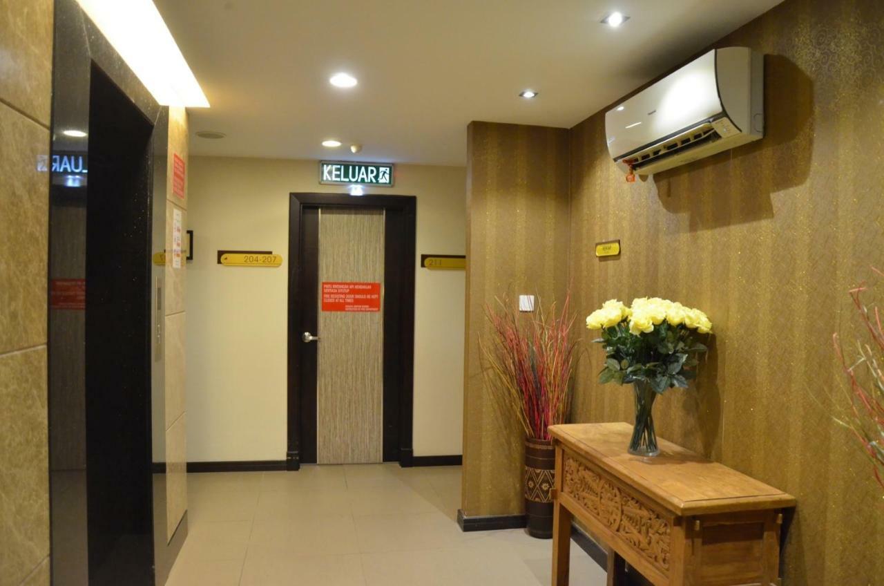 โอโย 985 โฮเต็ล นูร์ Hotel มีรี ภายนอก รูปภาพ