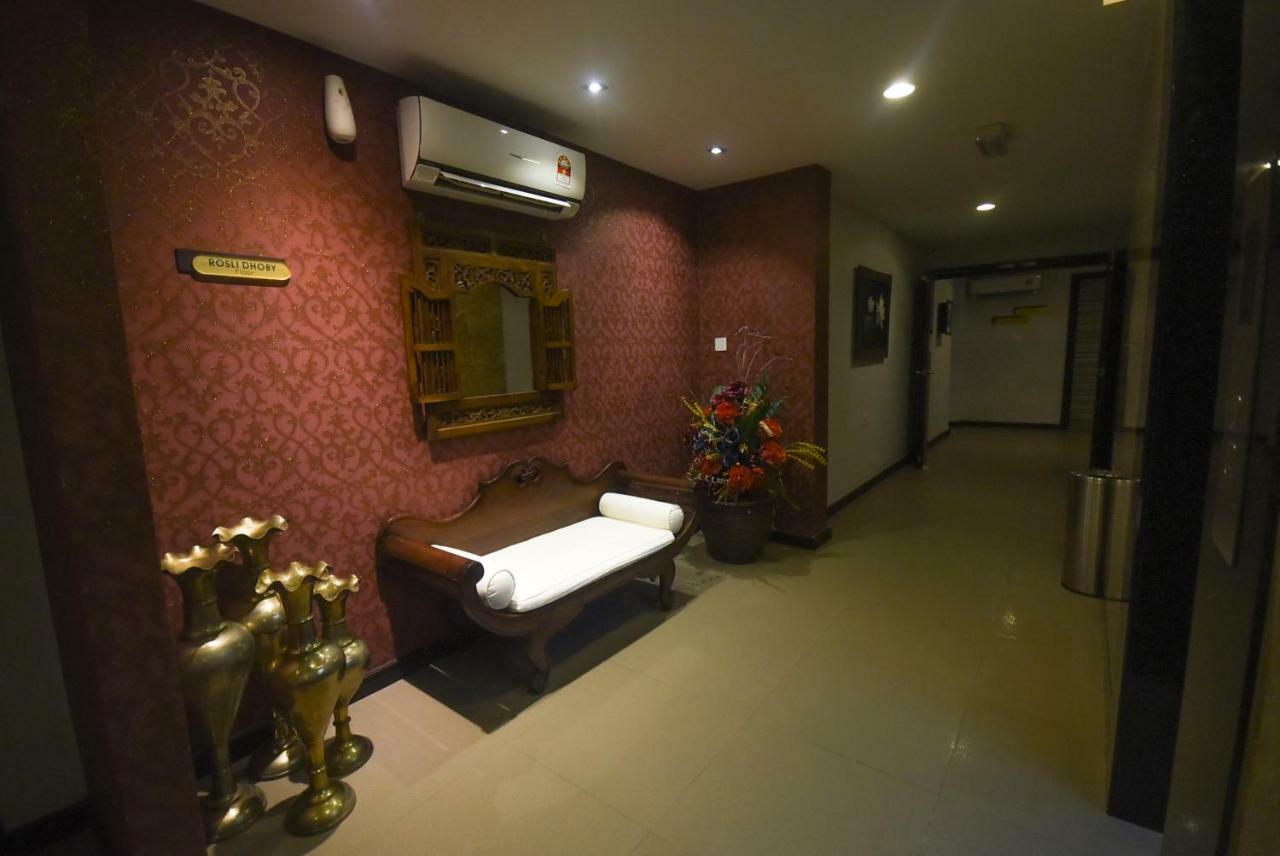 โอโย 985 โฮเต็ล นูร์ Hotel มีรี ภายนอก รูปภาพ