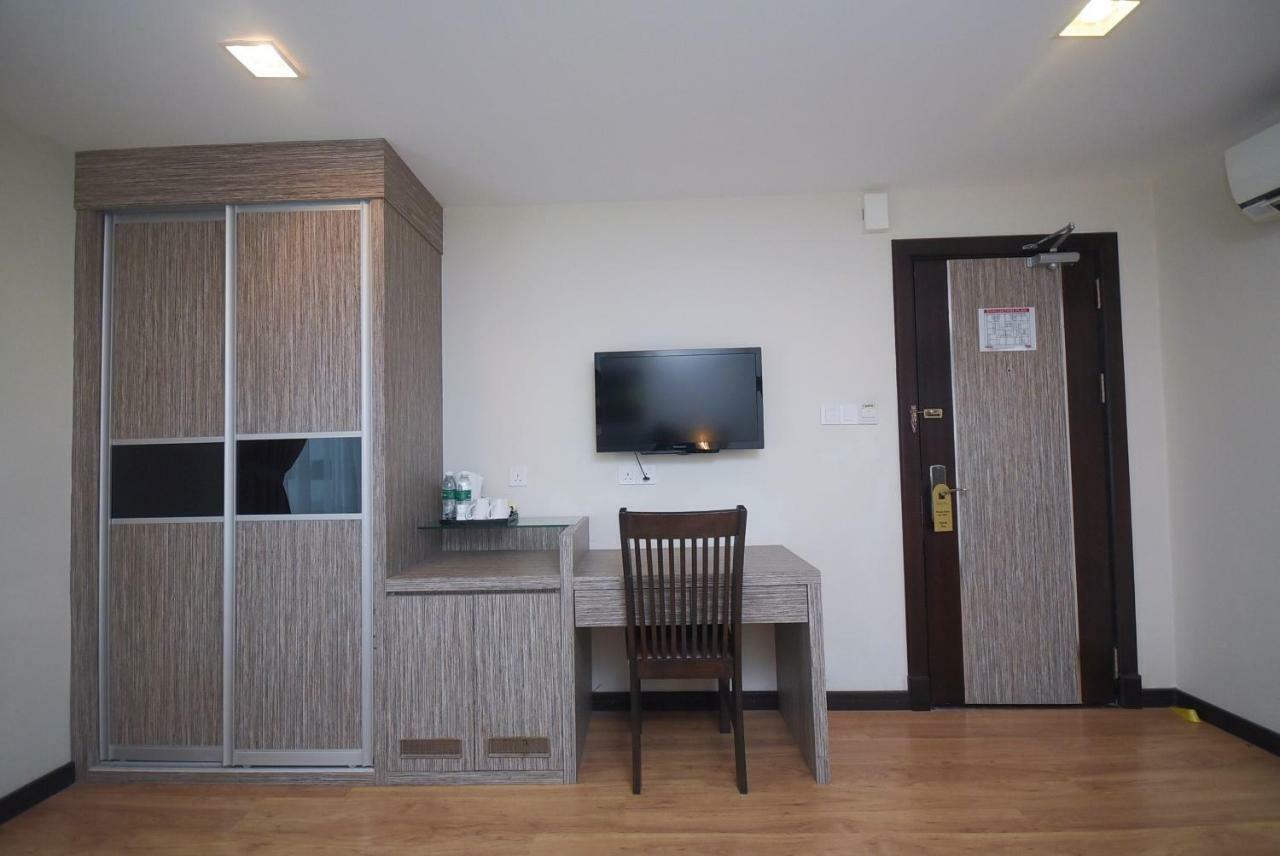 โอโย 985 โฮเต็ล นูร์ Hotel มีรี ภายนอก รูปภาพ