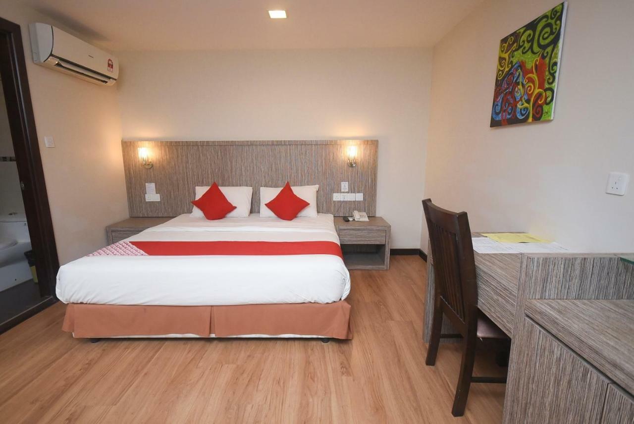 โอโย 985 โฮเต็ล นูร์ Hotel มีรี ภายนอก รูปภาพ